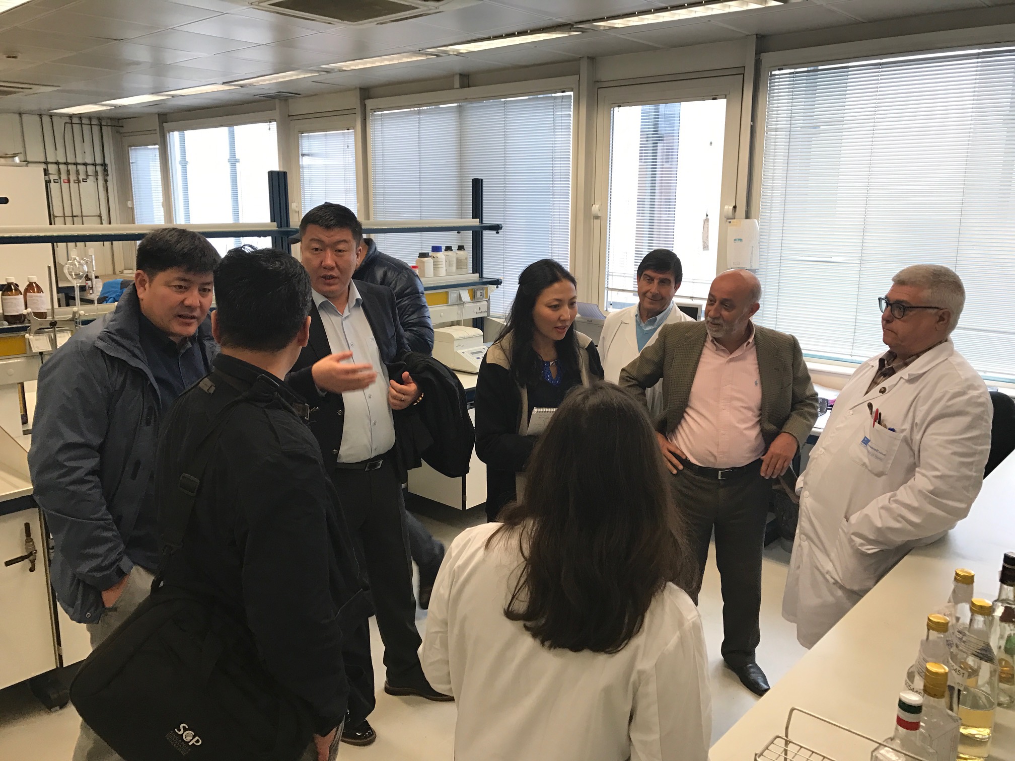 Visita de la Delegación de Mongolia al Laboratorio de Salud Pública