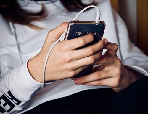 ¿Es seguro hacer sexting? Manual de buenas prácticas para hacerlo: ciberacoso y otros peligros