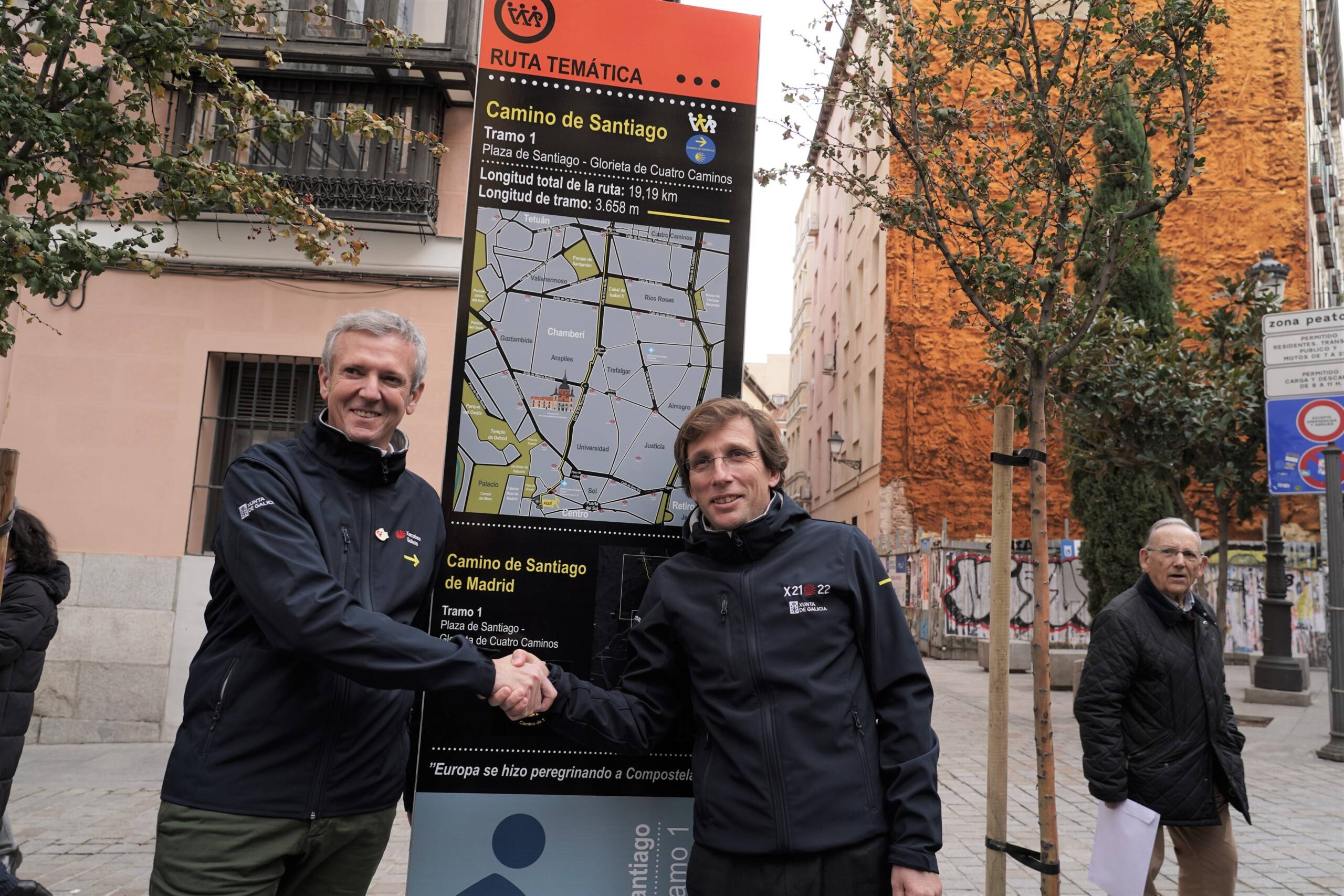 Almeida inaugura la ruta saludable número 22 que recorre el Camino de Santiago a su paso por Madrid